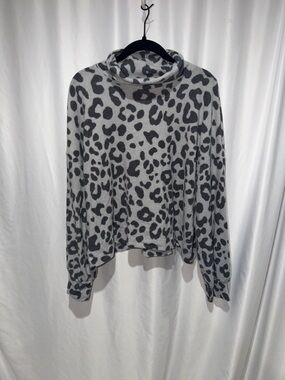 Final Touch Sweater Gray Black Leopard Print Turtleneck Fleece Cozy Pullover Top